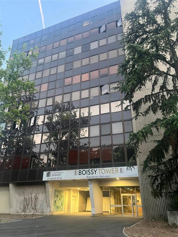 Façade de l'immeuble Boissy Tower, 3 avenue Charles de Gaulle à Boissy-Saint-Léger, où ont lieu les cours.
